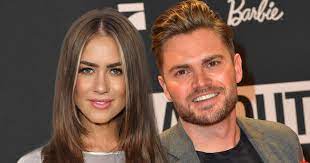 Auf instagram zeigt die ehemalige bachelorette ihren verlobungsring. Jessica Paszka Johannes Haller His Ex Girlfriend Yeliz Koc Comments On Baby News For The First Time De24 News English