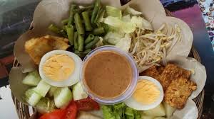 Yap, kamu tentunya bisa membuat olahan salad sayur ini di rumah. Didominasi Sambal Kacang Lebih Murah Dan Sehat Ini 10 Salad Khas Indonesia Yang Sering Dikonsumsi Halaman All Banjarmasin Post