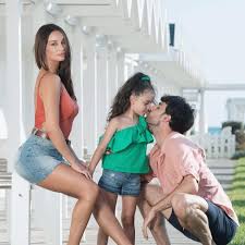 Ad ogni modo, francesca è anche l'ex moglie di raimondo todaro il noto maestro di ballando con le stelle. Chi E Raimondo Todaro Eta Altezza Biografia Matrimonio Moglie Francesca Tocca E Figli