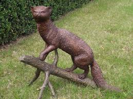 tuinbeeld bronzen beeld steenmarter 52 cm hoog tuinbeeld takken tuinbeelden