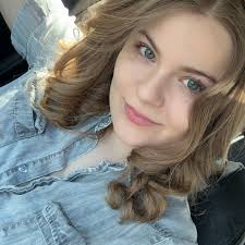 A cute outfit and fewer things in my pockets? Yes please. Use code KAYLA  for 15% off @walletbuckle 📸: @kendyl.inners 🤎 🤎 🤎 🤎 🤎 🤎 #beltbuckle  #western #walletbuckle #photoshoot #partnership #concerts