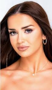 Amber Lily's Instagram, Twitter & Facebook