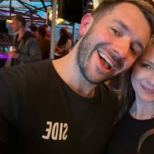 Chris Woolf 🏳️‍🌈🎤🎧 (@thewritingwoolf)