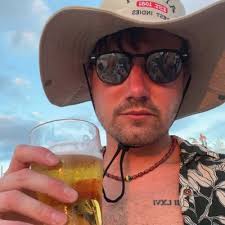 Liam (C)oles (@colesey_)