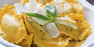 Si fai saltare per qualche minuto a fuoco moderato, aggiungendo poca acqua di cottura. Ravioli Di Zucca Fatti In Casa Negroni