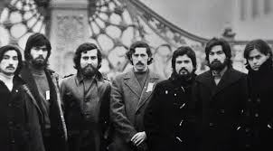 Entre los discos pertenecientes a la discografía de quilapayún este es de lo más fuertes, pues presenta el salto del canto político a la creación y al surrealismo. Siempre Dejando Alguna Huella Quilapayun Del Peor Al Mejor Disco Parte 1 El Reino Submarino Del Senor Alga