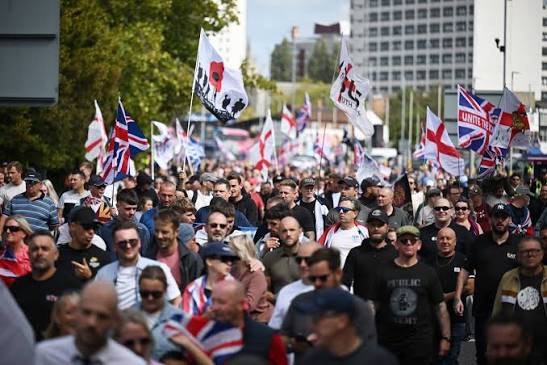 Anti-migrant protesters and counter demonstrators have gathered in Portsmouth as police warned they would not tolerate incitement of fear or violence. Protesters were not wearing masks at either gathering after warnings from