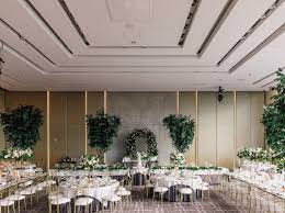 Enchanted Wedding At Four Seasons Hotel Toronto Jacqueline Kenneth Toronto Wedding Planner Rainbow Chan Weddings