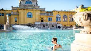 Il bagno si trova nella parte meridionale del centro storico, al lato di buda, vicino alla riva del danubio ed al ponte szabadsag (della libertà). Terme Di Budapest Le Migliori Dove Rilassarsi Siviaggia