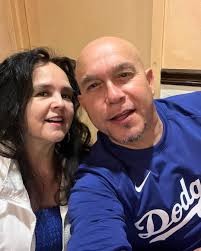 feliz sabado mi gente saludos a todos departe de mi familia mis babys  esposa y yo