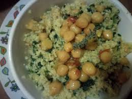 Salate e lasciate riposare per 30 min in modo da togliere l'amarognolo. Insalata Di Cous Cous Ceci E Spinaci Una Ricetta Facile Da Preparare