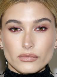 Close Up Of Hailey Baldwin At The Hammer Museum S 2017 Gala In The Garden Celebrity Makeup Looks Hailey Baldwin Makeup Skin Tone Makeup