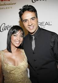 Adamari lópez incluso cuenta que en una de sus operaciones la herida se infectó y describe que fue luis fonsi quien la metió en una bañera mientras ella botaba sangre, coágulos, pus y tejido. Que Fue De Las Vidas De Adamari Lopez Y Luis Fonsi Tras Su Separacion Photo 1