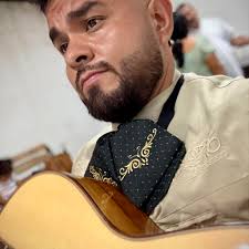 Traje de charro de gala en casimir Santiago botonadura círculo de perla en  plata con moño bordado a mano y sombrero de greca