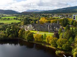 It runs for 23 miles (37 km) along the natural geological cleft that stretches from fort william in the west of the scottish highlands, to inverness in the north. Glen Affric Apartment Loch Ness Highland Club Scotland Holidays