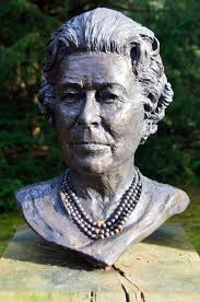 My Photo Blog: Angela Conner (1935-present) Bronze busts