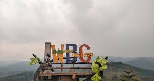 Gunung ini merupakan gugusan pegunungan wilis yang letaknya cukup jauh dari gunung wilis sendiri. Bukit Gandrung Tanggulasi Medowo Kediri Harga Tiket Masuk Dan Lokasi Wisatainfo