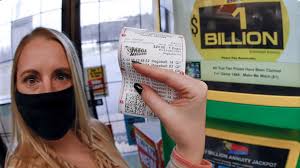 One gold mega ball is drawn from a set of balls numbered 1 through 25. Person In Michigan Wins Mega Millions 1 Billion Jackpot 2nd Largest Total Ever Abc News