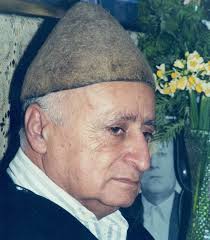 هو عرفان آن است که نامت عارف خواهد بود اما بارت سنگین و راهت بسیار دشوار،  نه توان داری حقیقت را آشکار کنی ونه سر خم کنی در سرای نا حقی و