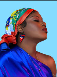 Image A : Airport international cayes , Haïti 2025 Image B : Station  Autobus santo domingo, République dominicaine 2025