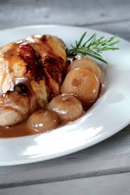 Preparazione delle cipolle al forno caramellate all'aceto. Coniglio Con Glassa All Aceto Balsamico E Cipolline Caramellate Ricette Menu Srl Industria Specialita Alimentari
