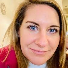 Lyn White (@Binzer19)