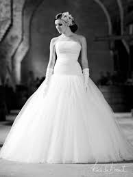Besonders stilelemente und das styling der 70er jahre haben es der designerin. Brautkleider Fur Jeden Anlass Amicella De