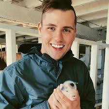 Cameron Pennington's Instagram, Twitter & Facebook