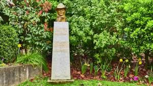 En 1948, à chartres, un monument en hommage à jean moulin est inauguré grâce à une souscription publique. Toulouse France March 20 2018 Monument To Jean Moulin In Garden Of Plants At Jules Guesde