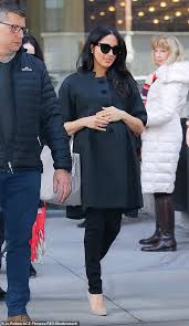Meghan markle, who is reportedly due to welcome her first child with prince harry in less than two months, is hosting her baby shower in new york city today. Palace Aide Rolled Their Eyes When Meghan Markle Had Common Baby Shower In New York Ali2day