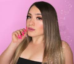 Betsy Quezada's Instagram, Twitter & Facebook