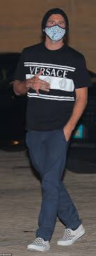 Two brunettes enjoying them selfs 8 min. Brody Jenner Looks Pleased With Himself As He Enjoys A Late Night Dinner With Two Mystery Brunettes Aktuelle Boulevard Nachrichten Und Fotogalerien Zu Stars Sternchen