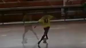 Lantai lapangan futsal biasanya dilapisi dengan rumput sintetis atau bagan dari kayu, tetapi hindari lapisan. Wow Di Tempat Ini Lapangan Futsal Berbentuk Huruf L Tribun Lampung