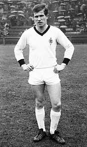 1× platz 2 1977 mit borussia mönchengladbach: Die Karriere Des Josef Jupp Heynckes Geboren Am 9 Mai 1945 Beginnt Bei Borussia Monchengladbach Im Alter Von 19 Jahren 1