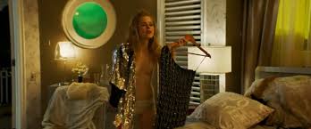 Erin Moriarty topless no filme Driven - Tomates Podres