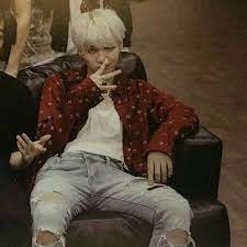 فتاة جميلة و رئيسة عصابة في سيول كيم يومي فتاة بعمر 24 من عمرها منحرف عشوائي عشوائي Amreading Books Wattpad Yoongi Bts Yoongi Suga