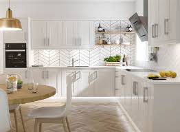 shaker kitchen in white gloss wren