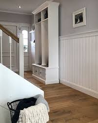 beadboard de mit paneelen im flur zum landhausstil im eigenen zuhause style at home haus stile landhausstil