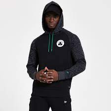 Boston celtics kapşonlu sweatshirt ve sweatshirt birçok farklı model seçeneği ve en ucuz fiyatları ile n11.com spor giyim & ayakkabı kategorisinde! Boston Celtics Schwarzer Hoodie Mit Druckfeld Am Armel New Era Cap