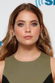 ASHLEY IGNACIO 5' x 8' RUG