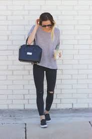 Black And White Slip On Vans Outfits Weekend Look With Slip On Vans Sneakers Livvyland Black Slip On Sneakers Outfit Sneakers Outfit Summer Black Jeans Outfit