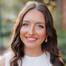 I'm excited to announce that a few weeks ago, I officially started as an  Acquisition Finance intern at Hightower Advisors in the Chicago office.