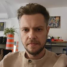 Hello, I'm having a problem with my 2003 4.5 turbo. After sitting outside  for about three weeks, when I turn the ignition, the engine temperature  shows the maximum value, even though the