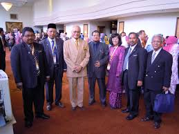 Biaya les atau kursus cukup tinggi dan menguras dompet orangtua. Sekolah Berprestasi Tinggi Selangor Perokok N