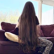 Awesome hair on a beautiful tumblr girl and a flower crown! Verylonghair