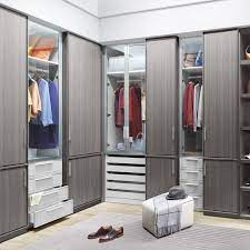 Kami perusahaan jasa pembuatan wardrobe lemari pakaian baju custom dengan bahan plywood multipleks hpl yaitu lemari paian custom meja rias, lemari pakaian custom rak backdrop tv dan sebagainya. 17 Tahun Perjalanan Informa Selalumenemanianda