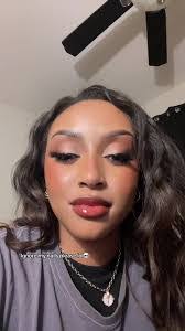 Kimberly Lofton's Instagram, Twitter & Facebook