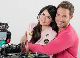 Conoce A Los Personajes De Papa A Toda Madre Con Sebastian Rulli Y Maite Perroni Maite Perroni Sebastian Rulli Actores Guapos
