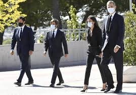 King Felipe And Queen Letizia Visited Carvajal Family S Funeral Home In 2020 Queen Letizia Princess Of Spain Royal Fashion