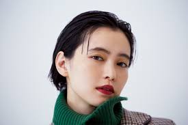 潔い抜けをポイントに 比留川游がこなすクラシックスタイル メイクスタイル 美人 顔 顔